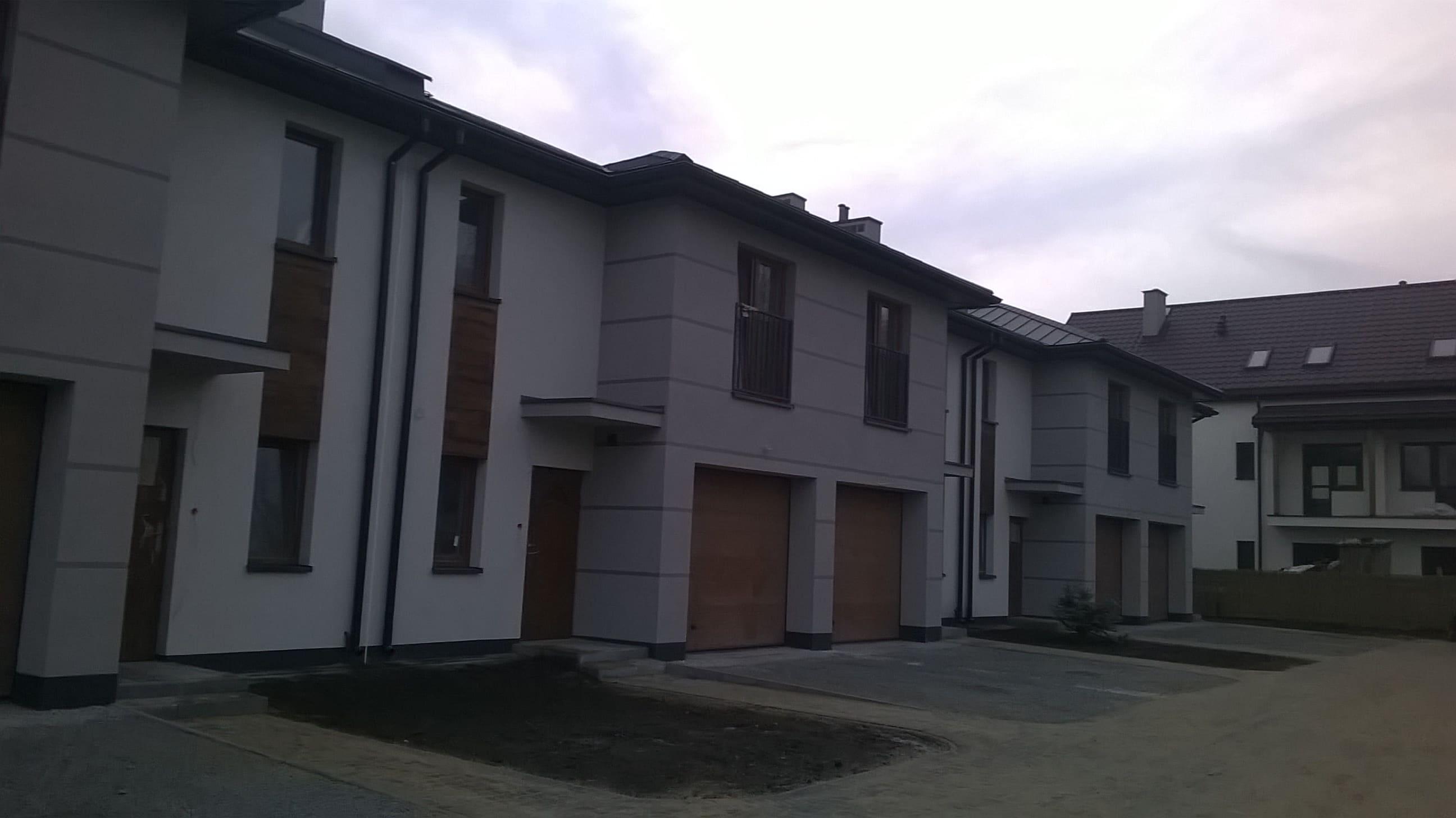 Szeregówka w Kobyłce przy ul. Borysów 4